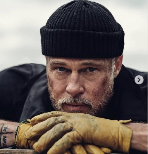 Bred Pit u novom izdanju šokirao fanove: Svi gledaju u sedu bradu i kožne čizme do butina, ali ono što je rekao o devojci Ines ostavlja bez teksta