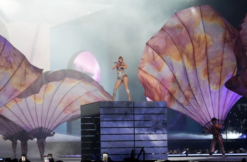 Još i provocira: Tejlor Svift objavila novi album, oplela po neprijateljima, a najlepše reči posvetila vereniku