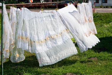 Da li koristite aspirin pri pranju zavesa? Počnite odmah i one će izgledati kao nove, bez trunke prašine