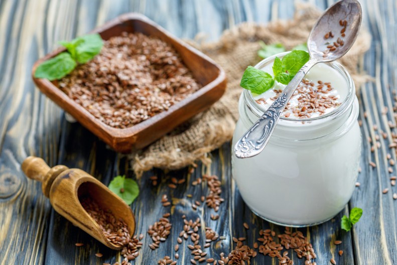 Svaki dan sam jela jogurt i lan: Posle 2 nedelje nisam više bila ista žena, rezultat me je iznenadio!