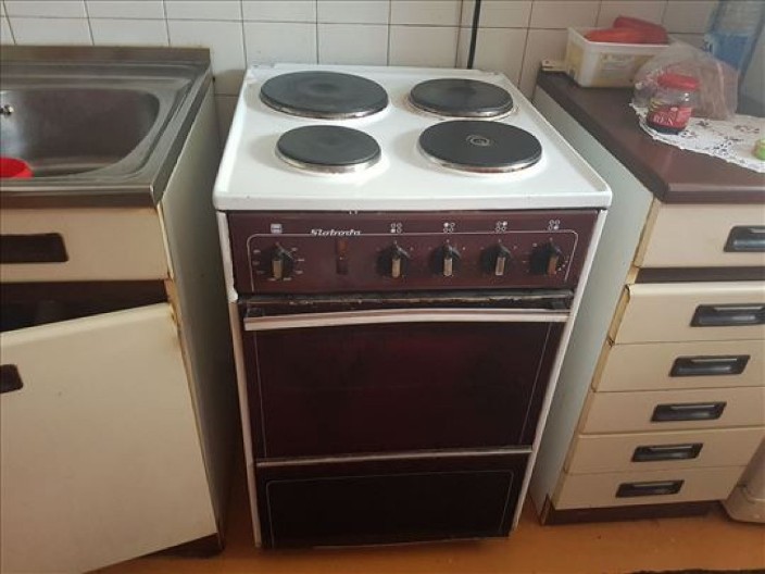 Kako očistiti požutelu plastiku sa kućnih aparata? Samo je namažite ovim jeftinim sastojkom i izgledaće kao nova