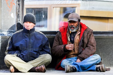 Samo ona mu je prišla: Žena nahranila ‘beskućnika’, a sutradan shvatila da je to Ričard Gir – priča koja će vas rasplakati