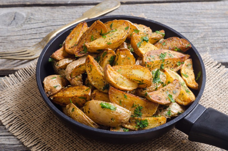 Ljuštite krompir pre kuvanja? Odmah prestanite to da radite, evo zašto je pogrešno