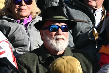 Opet je pokazao koliko ceni svoje poreklo: Da li možete da ga prepoznate sa gustom sedom bradom i šeširom?