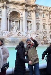 Došli da okušaju sreću, pa se sreća pretvorila u pakao: Htela da baci novčić u fontanu, ali je onda sve krenulo po zlu