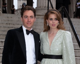 Porodila se princeza Beatris: Bratanična kralja Čarlsa dočekala drugo dete, a ovim gestom je odala počast preminuloj baki