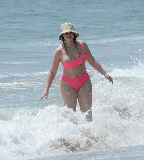 Iskru hteli da unište na početku karijere, a sada se "jedu" od muke: Živi kao kraljica, leži na milionima i briga je apsolutno za sve!