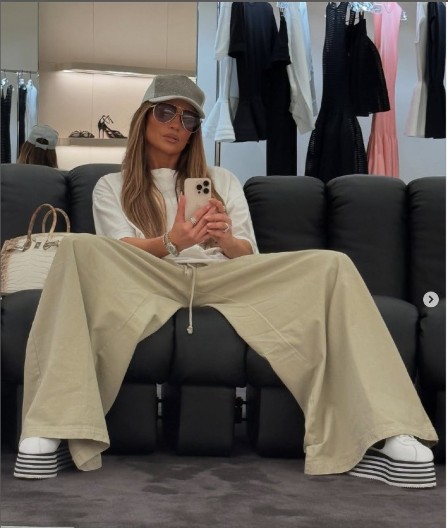 Dženifer Lopez prošetala retro patike: Izgledaju grozno, a od cene će vam se zavrteti u glavi!