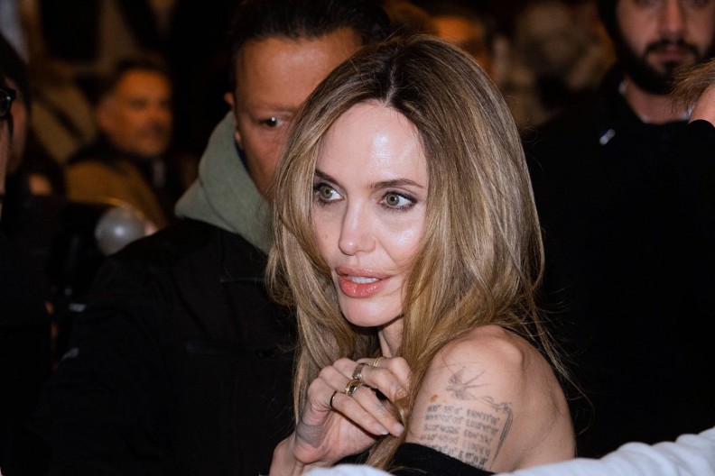 Napunila 50, ali izgleda kao devojčica: Anđelina Džoli zakoračila u šestu deceniju kao boginja, njena lepota ne bledi