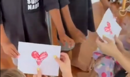 Nasmejao preko 9 miliona: Dečak nacrtao mami srce, prvo se raznežila, pa je oblio znoj kad je videla ovo