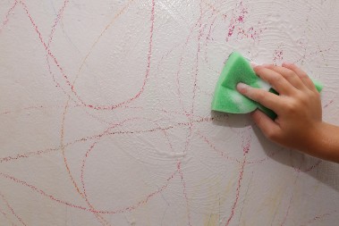 Zidove sam oprala smesom od dva sastojka: Rezultat me zaprepastio, izgledalo je kao da sam okrečila stan