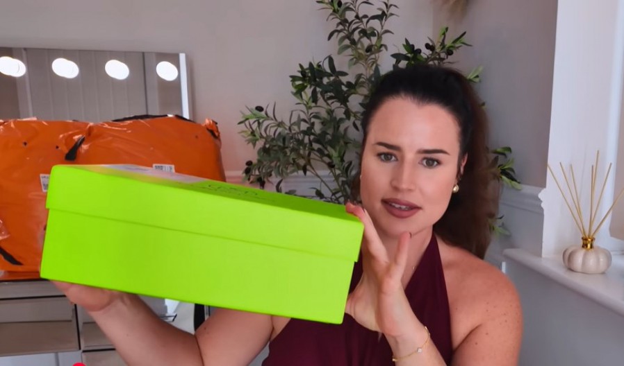 Naručila sam patike sa Temua i jedva čekala da stignu: Kad sam otvorila paket, zanemela sam od šoka!