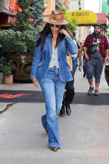 Leži na milionima, ali decu vaspitava kao da jedva sastavlja kraj s krajem: Jedna rečenica je strogo zabranjena u njenoj kući!