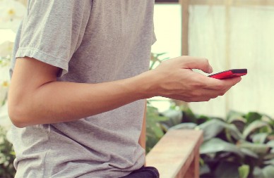 Pre 23 godine poslao je poruku na nepoznati broj: Nije bio ni svestan da je sa druge strane žice bila osoba koja mu je promenila život iz korena