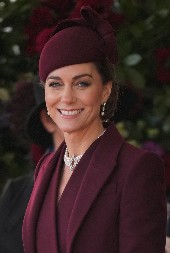 Kejt Midlton se kune u ulje koje pomaže kod bora, ožiljaka i mrlja na licu: Sad znamo kako princeza neguje svoj mladoliki izgled