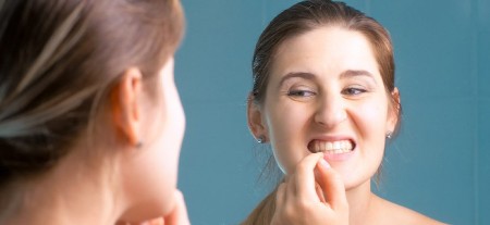 Dobro pogledajte svoje zube: Ova promena može nagovestiti loše navike, ako ih primetite vreme je da se obratite zubaru