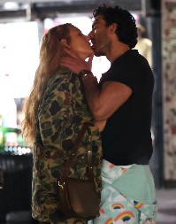 Drama se ne stišava, u sve umešan i njen muž, likovao zbog njihovih scena? Džastin Baldoni objavljuje dokumente i poruke sa Blejk Lajvli