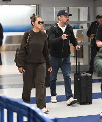 Oženio je konobaricu koja je samohrana majka: Svi su ga ponižavali zbog supruge, a sada mu zavide!