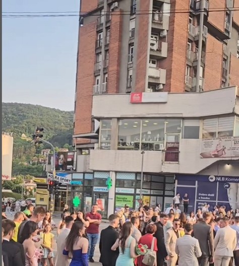 Luka iz Užica oduševio celu Srbiju! Na matursku žurku poveo bebu umesto devojke!