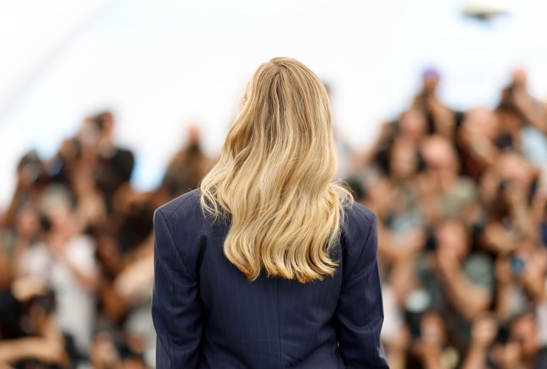 Zbogom dugoj plavoj kosi: Skarlet Džohanson šokirala pojavom, drastično skratila pramenove, i to nije sve