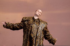 Prvom detetu dala broj umesto imena: Sada je rodila drugo i dala mu još bizarnije ime, pevačicu razapeli na mrežama!