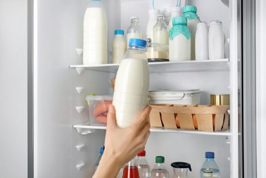 Srbi se nalivaju surutkom, ubeđeni da je zdrava! Dr Mandić otkrila koja je najbolja, a koju odmah treba da izbacite iz kuće