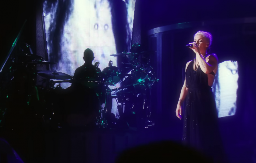 Kakva mama, takav sin: Naslednik pevačice je bukvalno njen dvojnik, a sve zahvaljujući ovom detalju