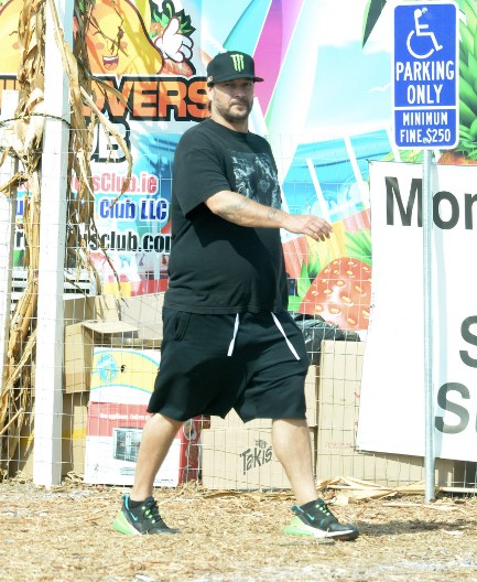 Bivši muž poznate pevačice ne prestaje da je urniše skandaloznim tvrdnjama: A sada je otkrio koliko je zaradio od njihovog razvoda!