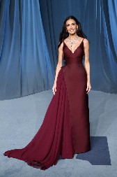 Svi gledaju u njen pretanki struk i pitaju se da li je vadila rebra: Demi Mur (62) bukvalno izgleda kao devojčica!