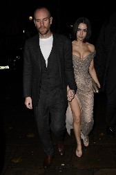 "Bogataši koji iznajmljuju ženska tela": Poznatu glumicu žestoko napali nakon što je pokazala svoju ćerku, a onda je usledio odgovor njenog muža