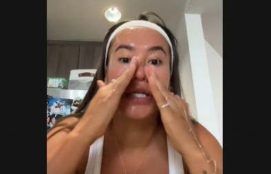 Zateže kožu skoro kao botoks! Viktorija je probala ovu masku za lice, tvrdi da je ublažila bore za 40 dinara!