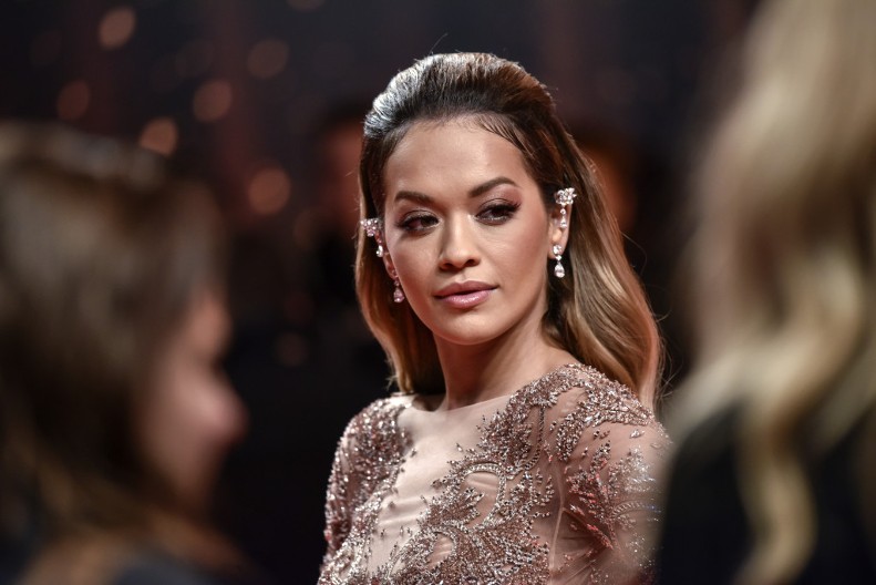 Gola haljina Rite Ore oborila sve sa njogu: Svi gledali u njen donji veš, sve se vidi