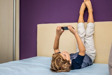 Drastično je promenio ponašanje: Mama zabranila sinu (8) mobilni i video igrice, nije mogla da ga prepozna!