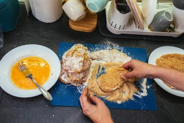Ma kakva jaja, kakvi bakrači — samo ovo: Evo kako da spremite pohovano belo meso kao iz bečkih restorana, ovo je ludilo