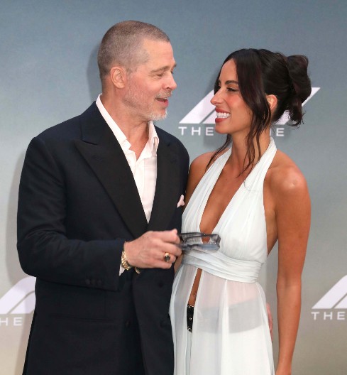 Nisu mogli da sakriju emocije na crvenom tepihu: Bred Pit i njegova 30 godina mlađa Ines topili se od ljubavi naočigled svih