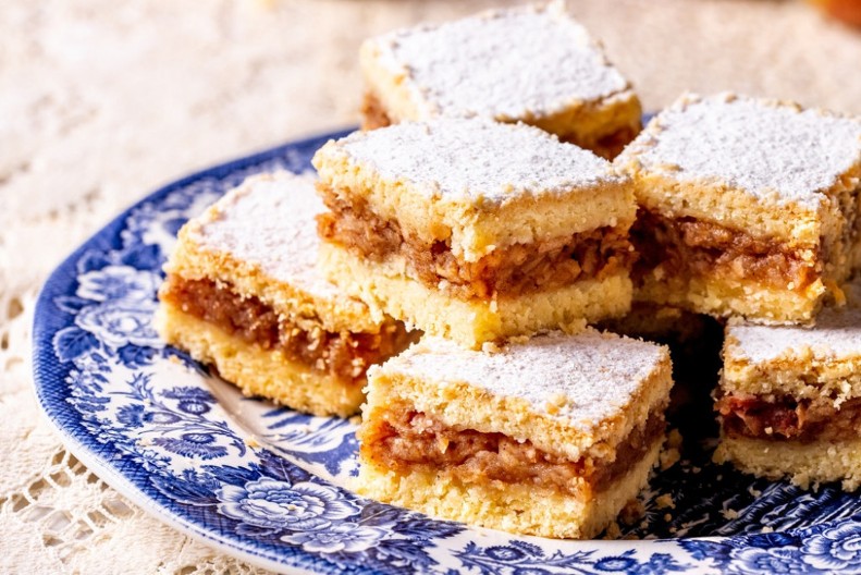 Sa ovim sastojkom pita s jabukama neće biti gnjecava: Taj trik primenjuju Mađari, zato su im kore uvek vazdušaste