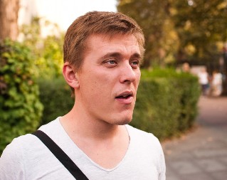 Neke ćete prepoznati odmah: 8 navika koje, prema psiholozima, ukazuju na slabu inteligenciju