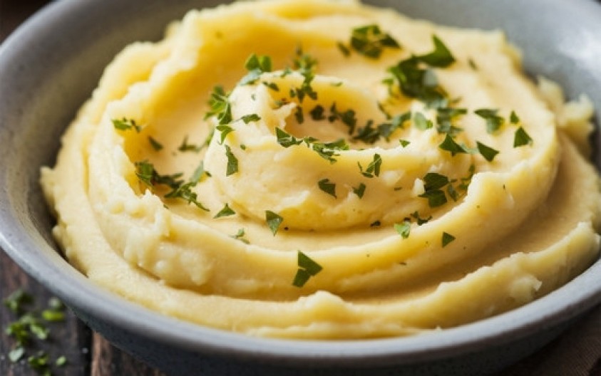 Zašto je pire krompir u restoranu uvek bolji? Kuvarica otkrila koji sastojak stavlja pa uvek bude kremast, a nikada vodenast!