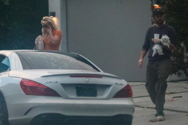 Porodica čuvene pevačice u strahu nakon njenog jezivog snimka vožnje: "Gubi kontrolu, umalo je pregazila ženu"