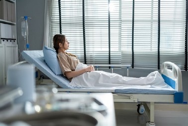 Mili (19) su lekari 13 puta davali pogrešnu dijagnozu: Mislili da je 1 pojava "normalna" u njenim godinama - a kancer već raširio svoje "pipke"