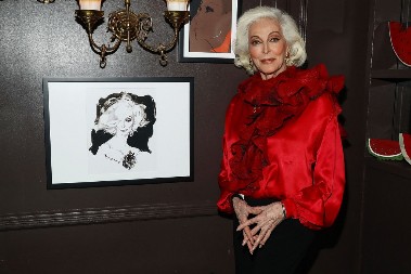 Prava kao strela, korača na visokim štiklama: Najstarija manekenka na svetu koja i sa 94 godine i dalje osvaja piste, ovo je tajna njene večne mladosti