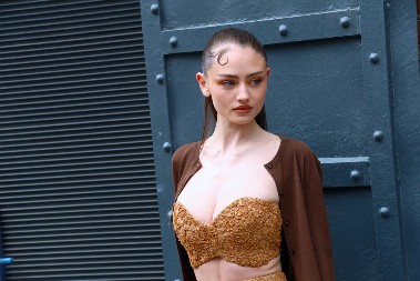 Svi i dalje pričaju o kontroverznoj reklami koju je snimila sa majkom:  Tek je napunila 20, a već je jedna od najbogatijih na svetu