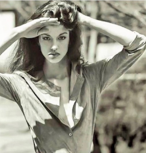 Bankrotirala zbog plastičnih operacija: Bila je najlepša manekenka, ali je postala zavisna od estetskih zahvata, sad je niko ne prepoznaje!