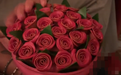 Buket za 500 evra: Ovo cveće nije za dekoraciju, sve izgleda ,,normalno" dok ne pogledate sa strane, jedan detalj je zaludeo Srpkinje