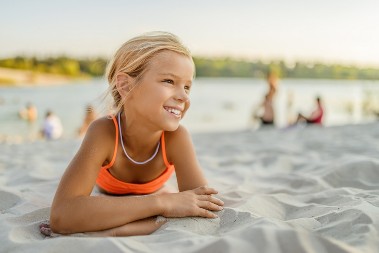 Opasan trend se širi među decom: Sve više mališana potamnjuje kožu na ovaj način, bez potrebe se izlažu riziku