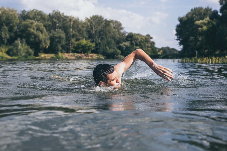 Okrenite se leđima nizvodno: Ako vas uhvati vir dok plivate, ovo spašava živu glavu
