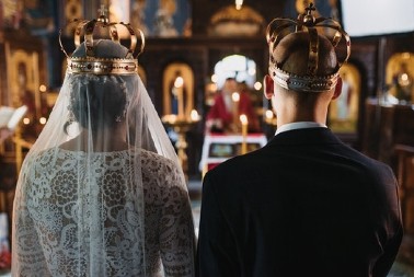 Mladoženja srušio tradiciju: Uzeo ženino prezime  - rodbina na ivici nervnog sloma, "kako ćemo objasniti komšijama?“