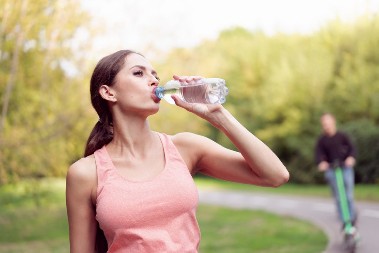 Voda nije najzdravije piće? Doktor otkriva u kom slučaju je treba izbegavati, jedna stvar može biti problematična