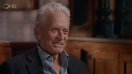 „Posetio sam decu na fakultetu, a rekli mi da je DAN ZA RODITELJE, NE ZA DEDE“: Majkl Daglas (81) iskreno o kasnom očinstvu i porodičnom životu sa ćerkom od 22 i sinom od 25 godina