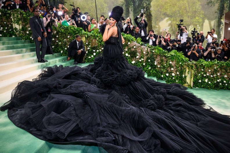 Nije prala kosu 3 meseca: Reperka zgrozila javnost gnusnom navikom, otkrila šta se sve krije na njenoj glavi